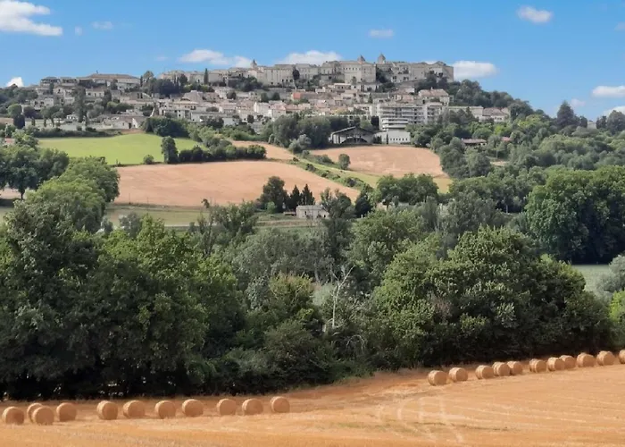 D'etape Et De Sejour- Domainesalamandre-fr - Piscine, Nature, Gr65 Et Teletravail * Lauzerte