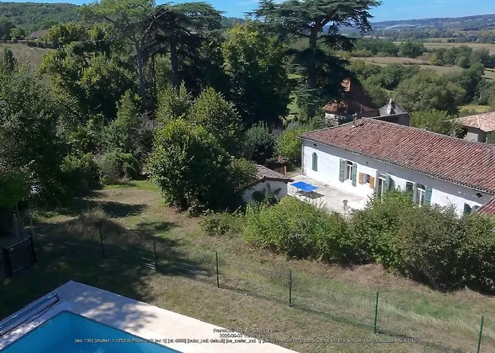 Gîte La Salamandre - Piscine, nature, GR35 et télétravail Lauzerte