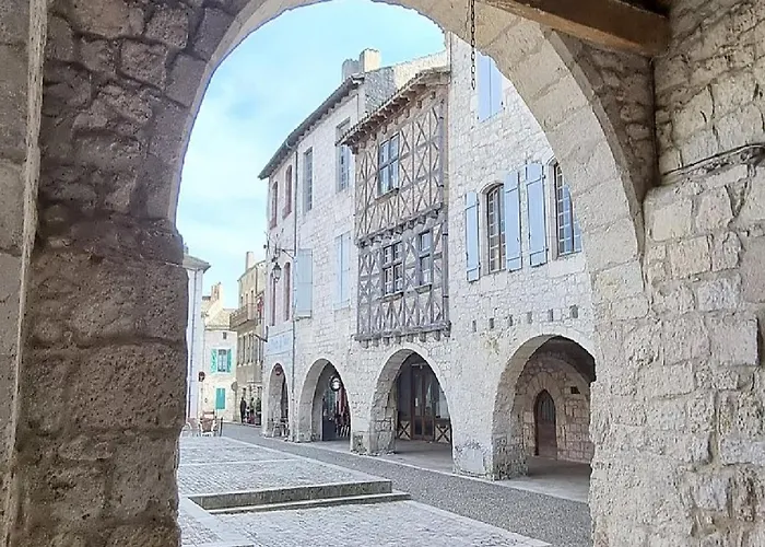 D'etape Et De Sejour- Domainesalamandre-fr - Piscine, Nature, Gr65 Et Teletravail