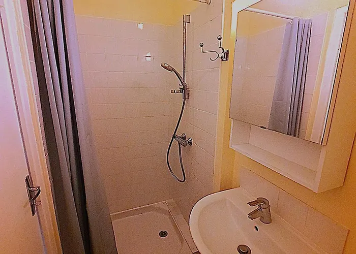 D'etape Et De Sejour- Domainesalamandre-fr - Piscine, Nature, Gr65 Et Teletravail